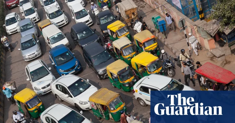 Delhi plans to ban petrol rickshaws and scooters in effort to cut toxic fumes