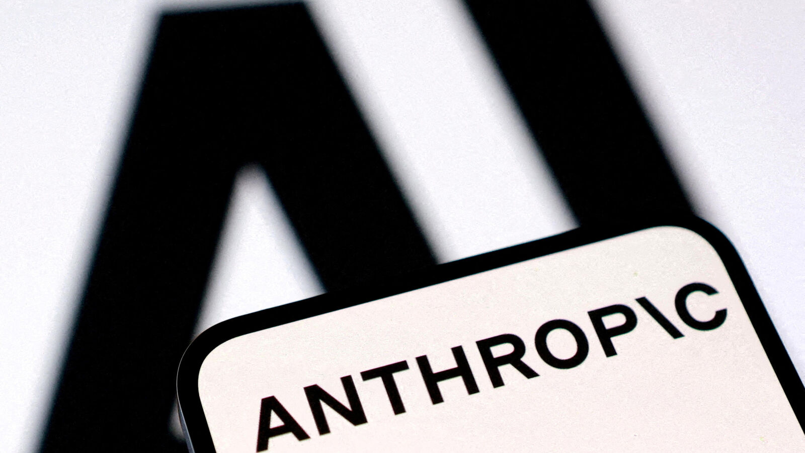 Intelligence artificielle : Anthropic débranche son IA la plus puissante sur injonction du gouvernement américain