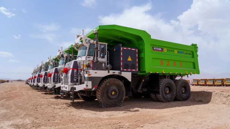 World’s largest swappable 770-kWh battery powers 140-ton mining truck
