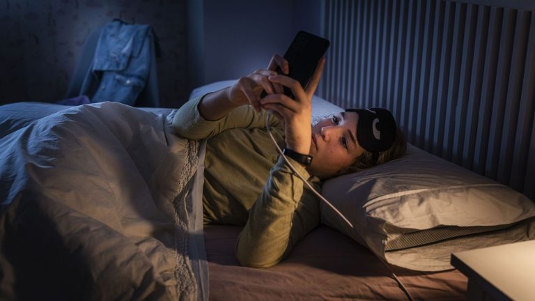 Un couvre-feu numérique pour les 16-17 ans, de nouvelles restrictions sur les réseaux sociaux au Royaume-Uni – RTBF Actus