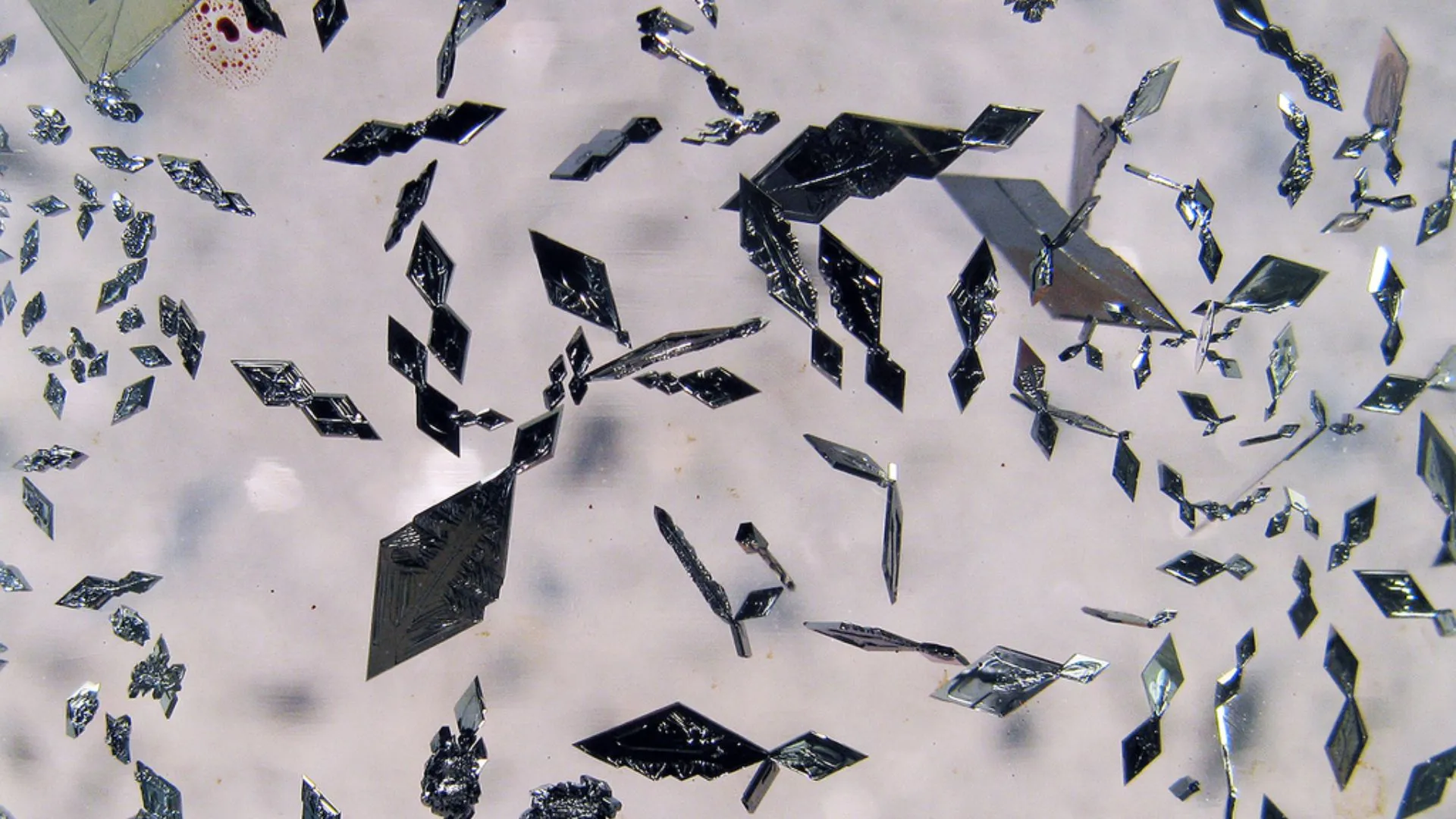 Solid &lsquo;sandwich&rsquo; crystal designed to turn waste heat into electricity