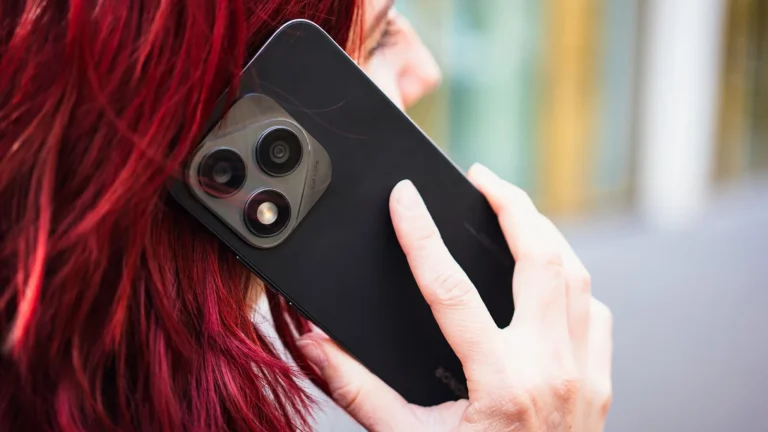 L&rsquo;OMS blanchit le smartphone : la science n&rsquo;a trouvé aucun lien avec le cancer du cerveau