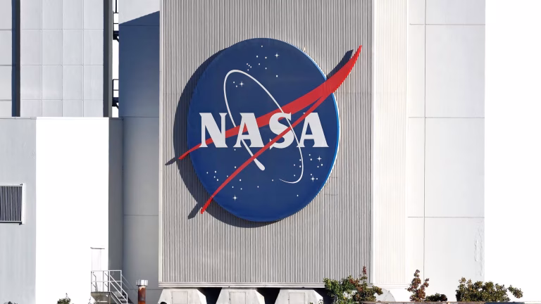 Face aux coupes budgétaires américaines, l&rsquo;ETH Zurich rapatrie l&rsquo;équivalent de 20 millions de films de données climatiques de la NASA – Le Temps