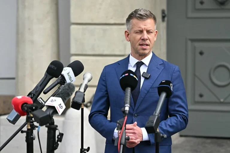 Le Parlement hongrois vote la destitution du président afin de tourner la page de l’héritage politique de Viktor Orbán