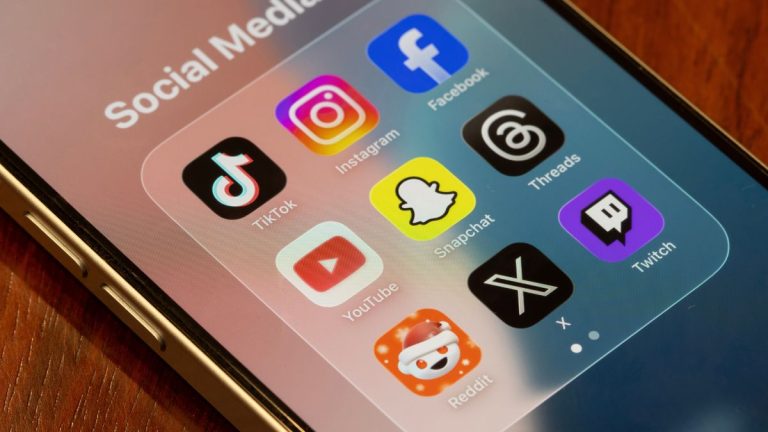 L’impact colossal des réseaux sociaux sur les 15-24 ans