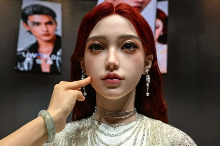 Une entreprise chinoise lance des robots humanoïdes hyperréalistes conçus pour être toujours fidèles