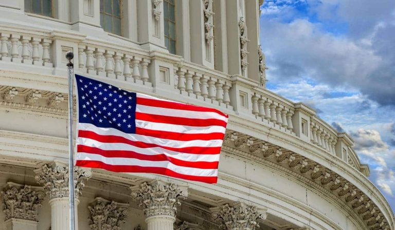 Les États-Unis épargnent l’IA open source et concentrent leur régulation sur OpenAI, Google et Anthropic