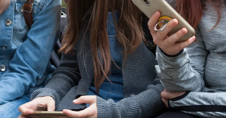 Australie : l’utilisation des réseaux sociaux chez les moins de 16 ans remonte après son interdiction