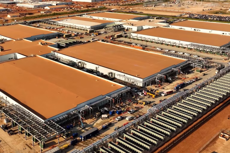 Les Américains disent non aux data centers d’IA : face à la fronde, les Big Tech sortent le carnet de chèques et les Etats serrent la vis