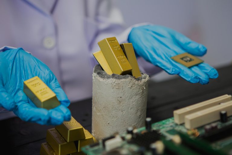 This New Molecule Could Transform How We Recover Gold From Electronic Waste