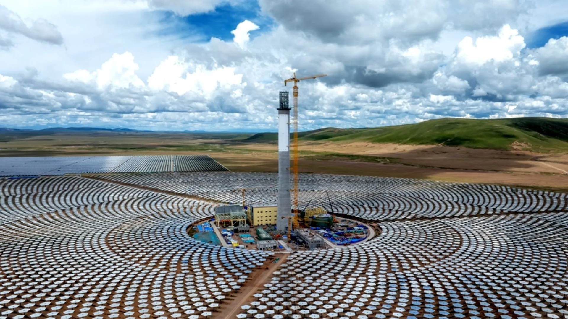 15,927 mirrors installed at world&rsquo;s highest 100 MW solar thermal plant