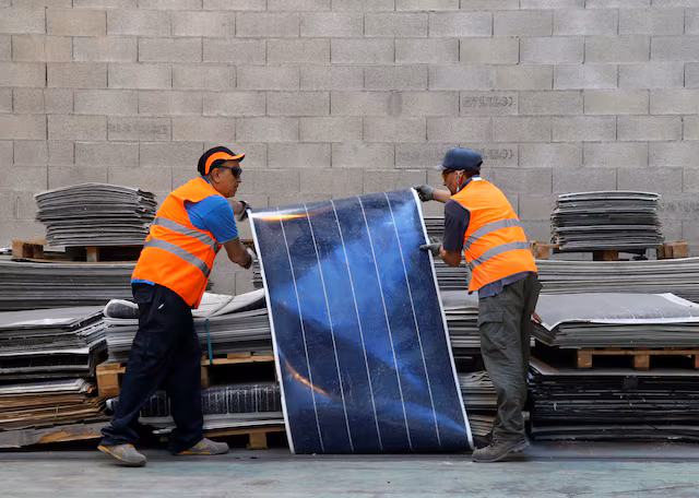 Solar industry grapples with cutting its growing waste stream