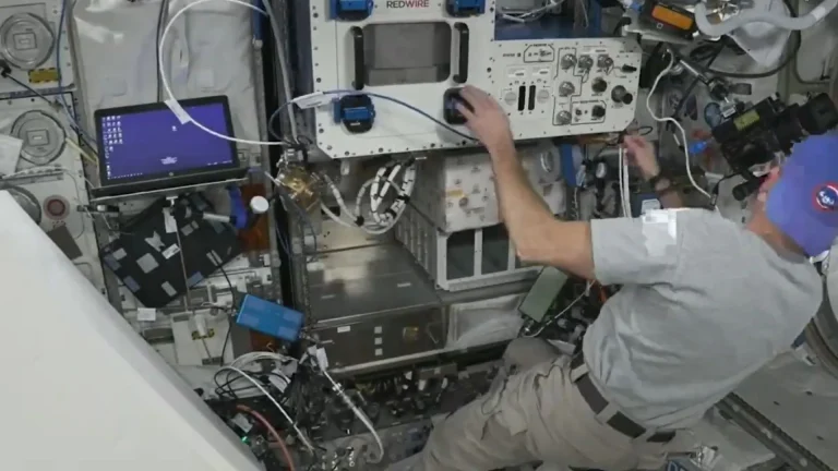 SpaceX spacecraft to carry 32 in space labs for manufacturing drugs in space