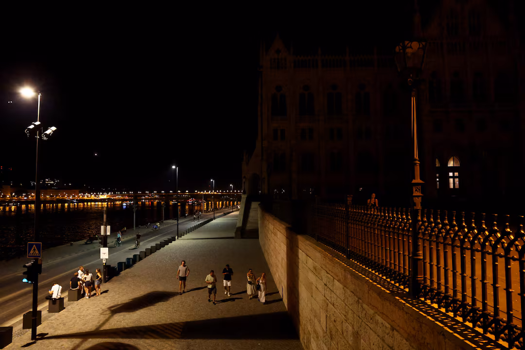 Italy swelters, Hungary and Romania turn off the lights as Europe&rsquo;s heatwave rages on