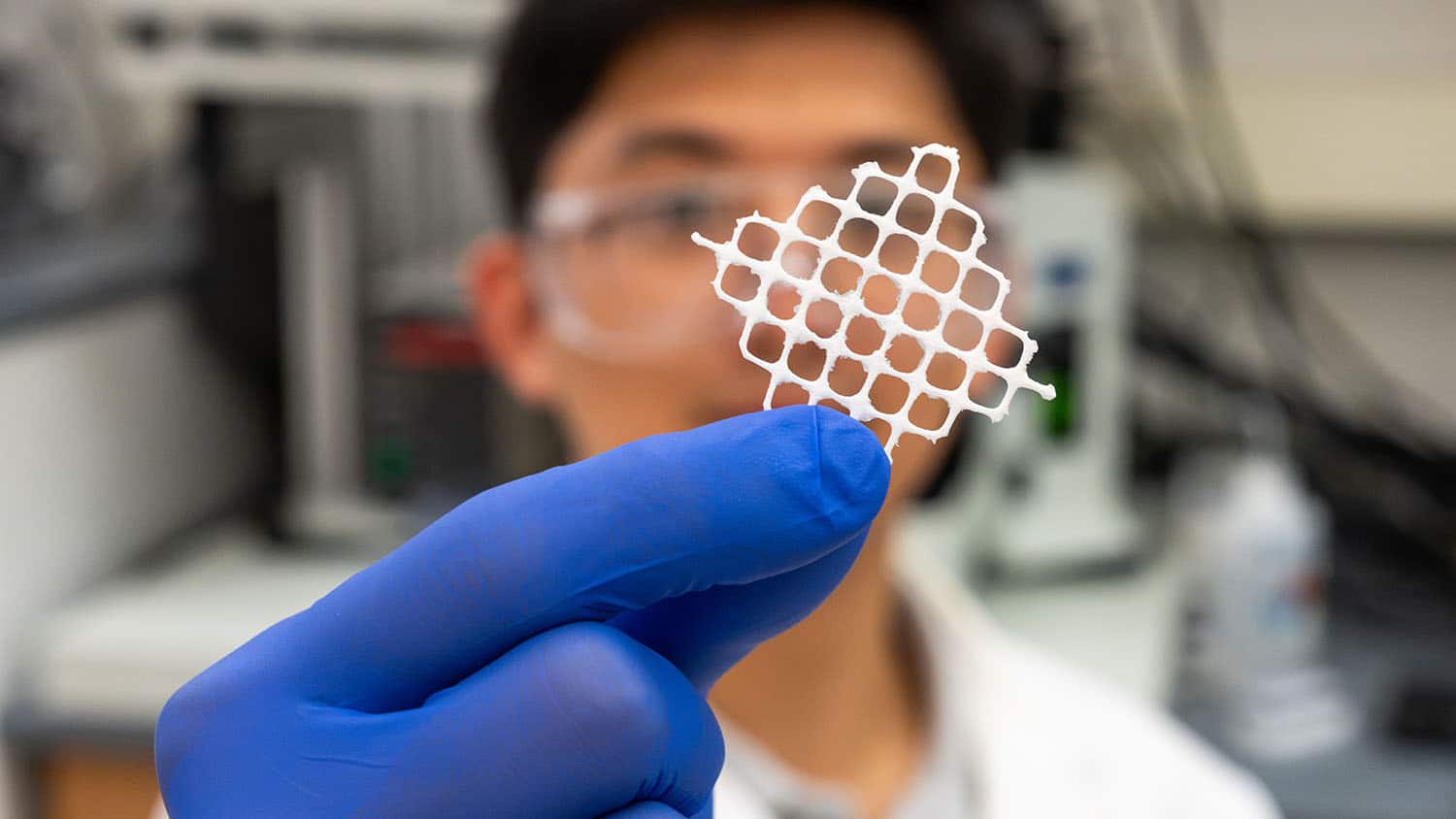 Artificial Neptune balls: Superadhesive biomimetic networks for broad-size microplastics capture and removal