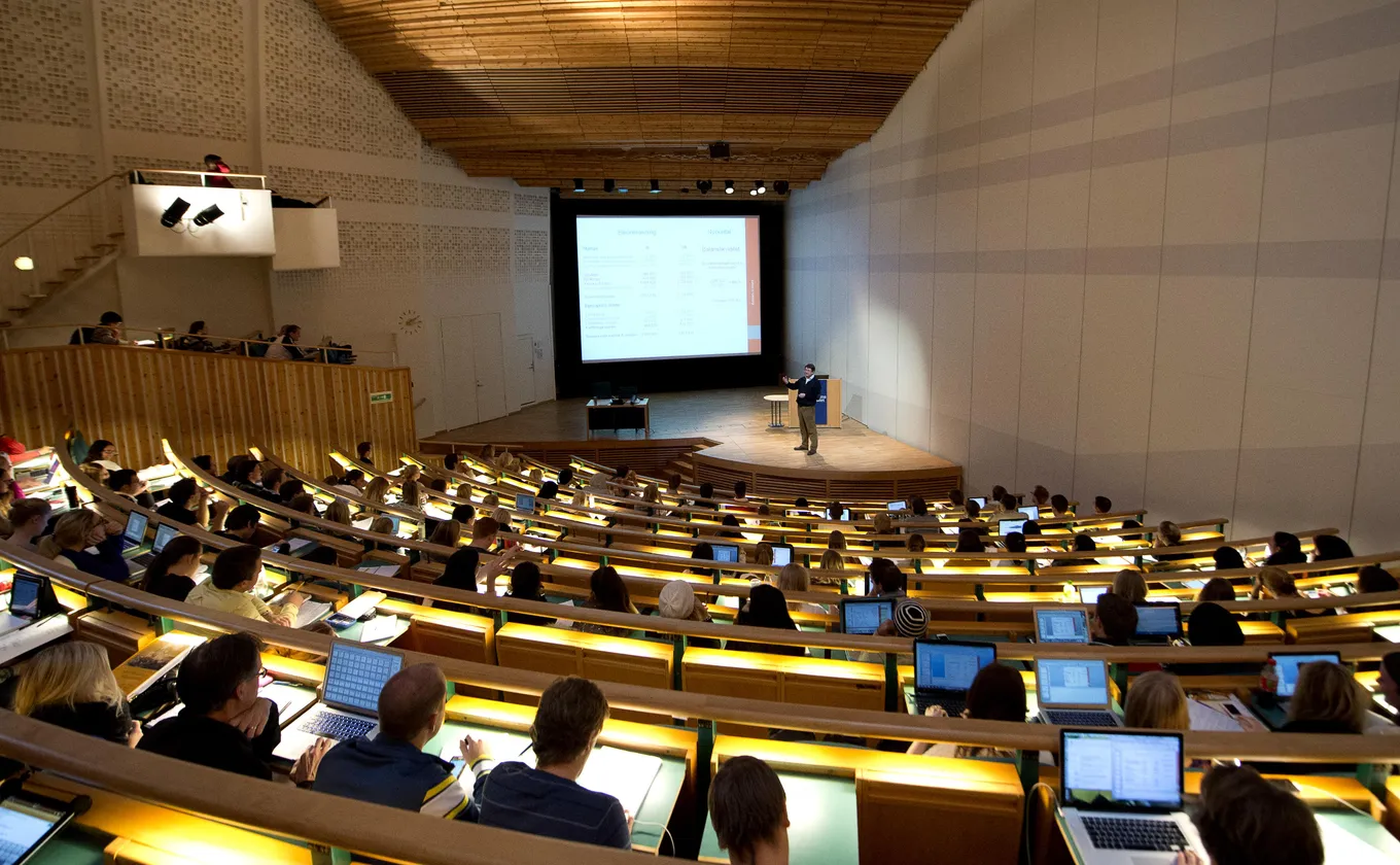 Jusqu’à 1200 € par mois d’aides et de prêt : comment la Suède soutient ses étudiants depuis plus de 100 ans