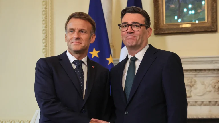 « Nous ne sommes pas vos ennemis »: le Royaume-Uni supplie l’Europe de ne pas l’exclure de son « Made in Europe », Paris dit « non » mais Berlin « pourquoi pas »