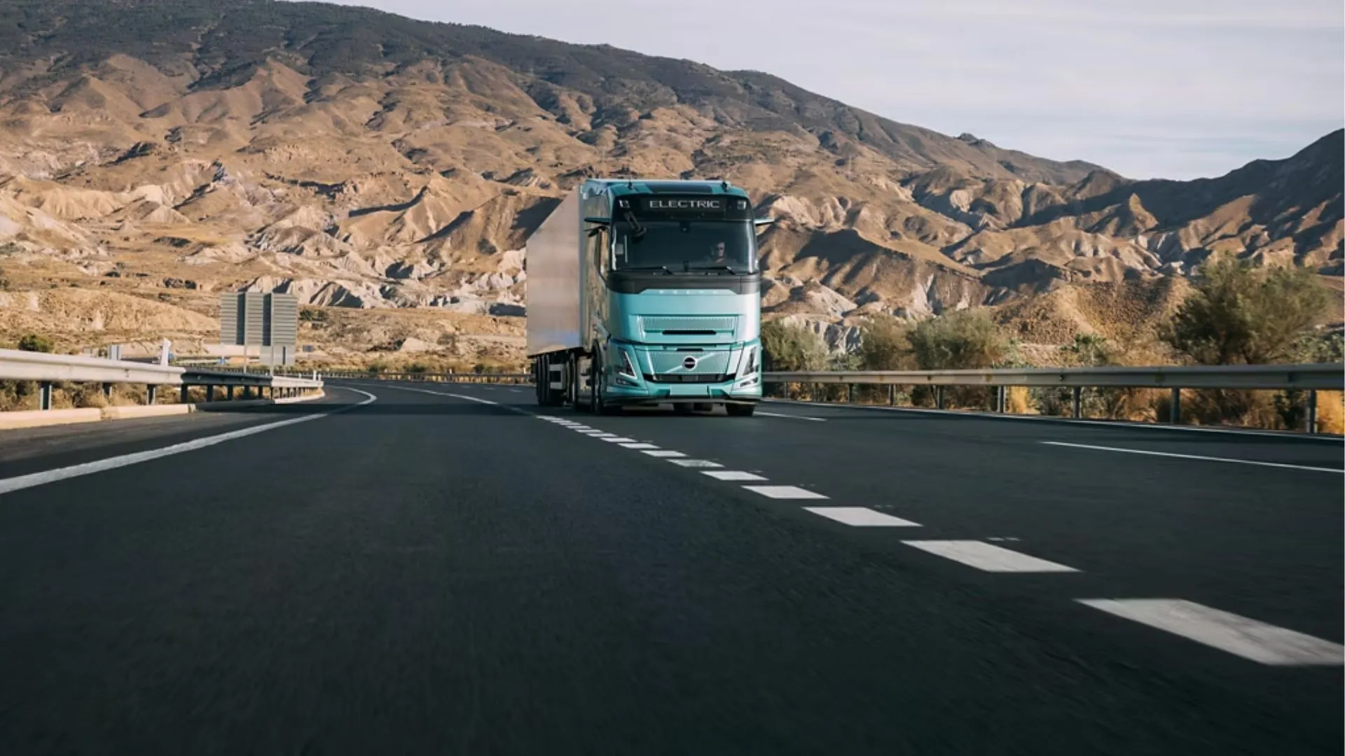 Volvo&rsquo;s 435-mile-range electric trucks aim to replace diesel vehicles