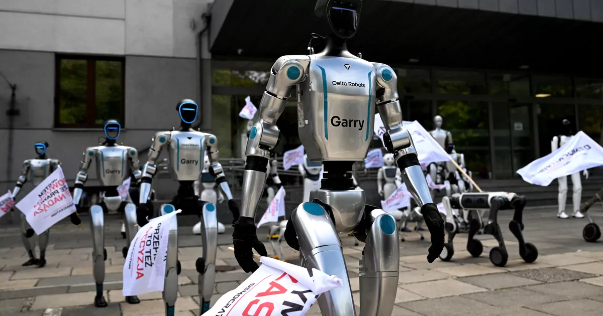 Pologne : un mouvement militant met en scène une manifestation de robots pour réclamer une réglementation de l’intelligence artificielle
