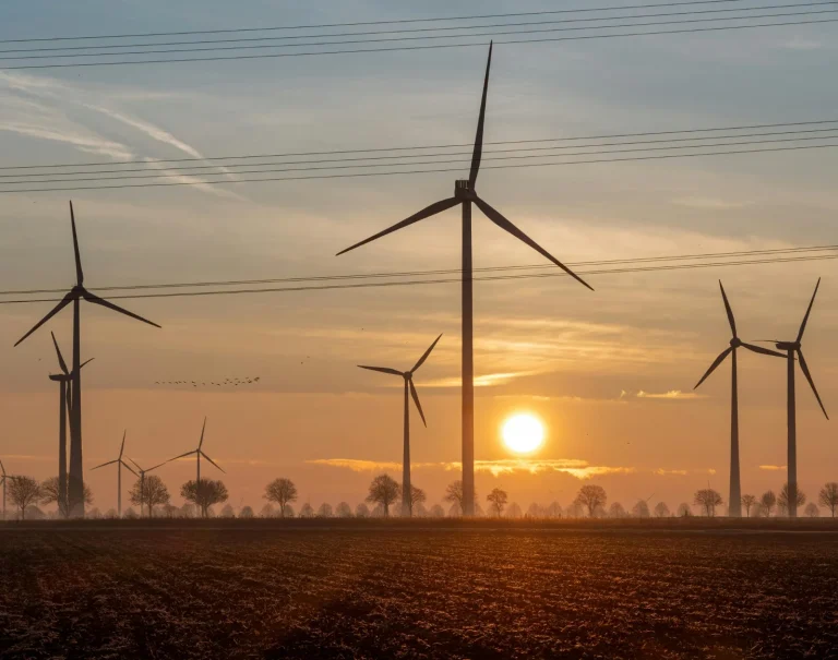 Les renouvelables font baisser les prix de l’électricité mais pénalisent fortement EDF, selon la CRE