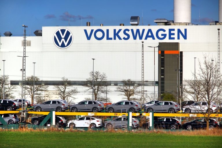 « Le modèle industriel s’écroule » : en Allemagne, la crise économique nourrit l’extrême droite