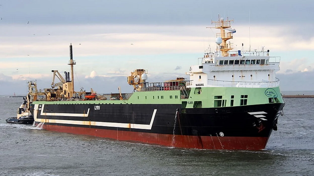 Ils mesurent 140 mètres et peuvent capturer 400 tonnes de poissons… par jour: la France dit « stop » aux chalutiers géants dans la Manche
