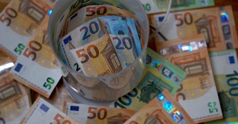 Les Français mettent de moins en moins d’argent de côté : ce que la baisse de leur épargne révèle vraiment de l’évolution de leur pouvoir d’achat
