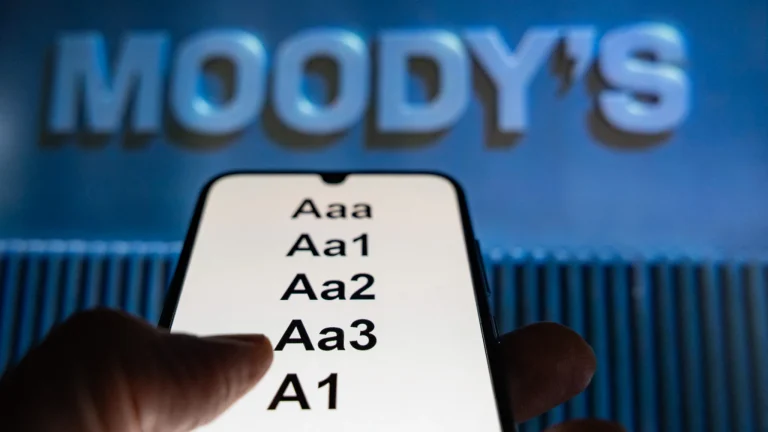 Moody&rsquo;s annonce maintenir la note de la France avec perspective négative