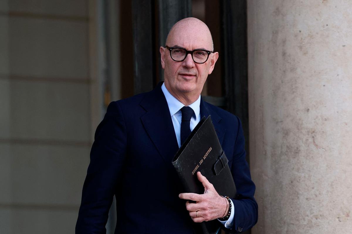 Budget 2027 : le PIB de la France a reculé au troisième trimestre, « l’économie française est à l’arrêt », affirme Roland Lescure