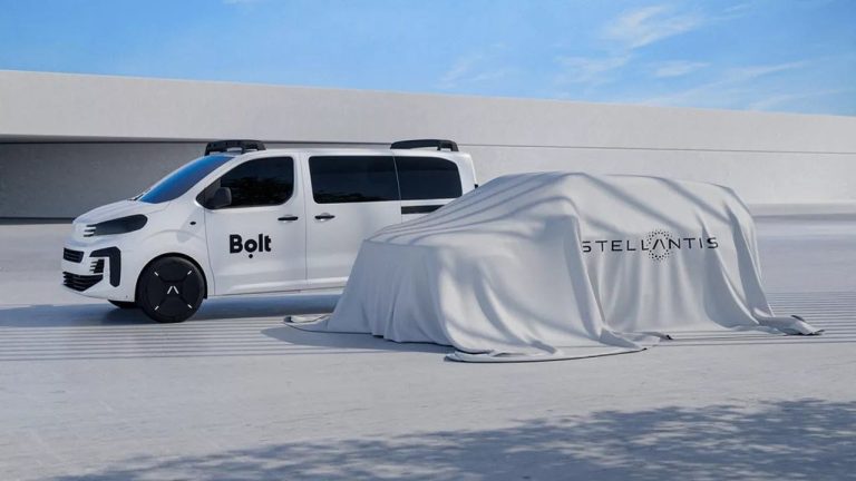 Des robotaxis rouleront en Île-de-France dès 2028: la Métropole du Grand Paris s&rsquo;allie au constructeur Stellantis et à l&rsquo;opérateur de VTC Bolt dans un programme de conduite autonome