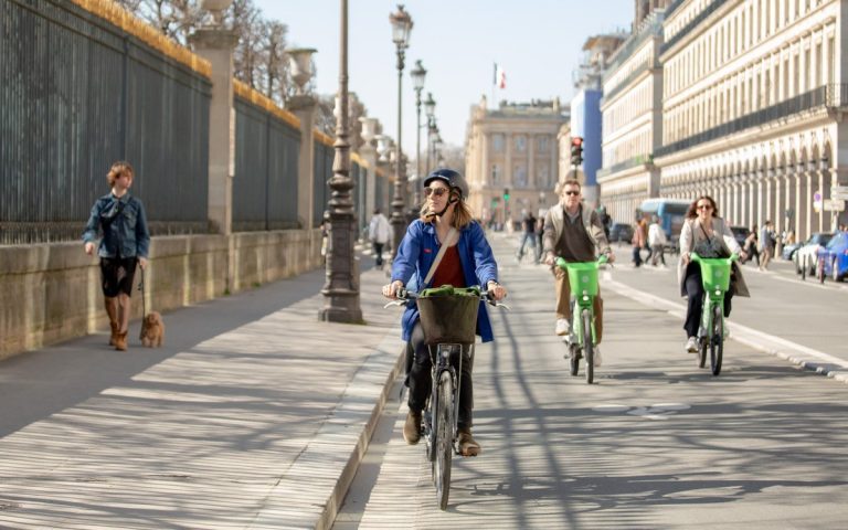 Le vélo surpasse la voiture à Paris et en petite couronne (et de loin)