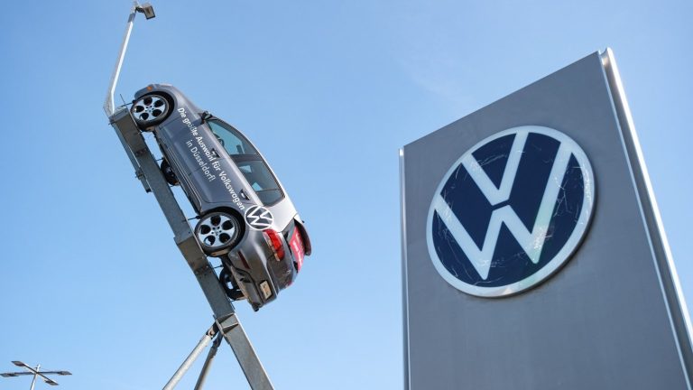 Volkswagen perd 5,8 milliards en trois mois : le constructeur prépare un séisme social historique
